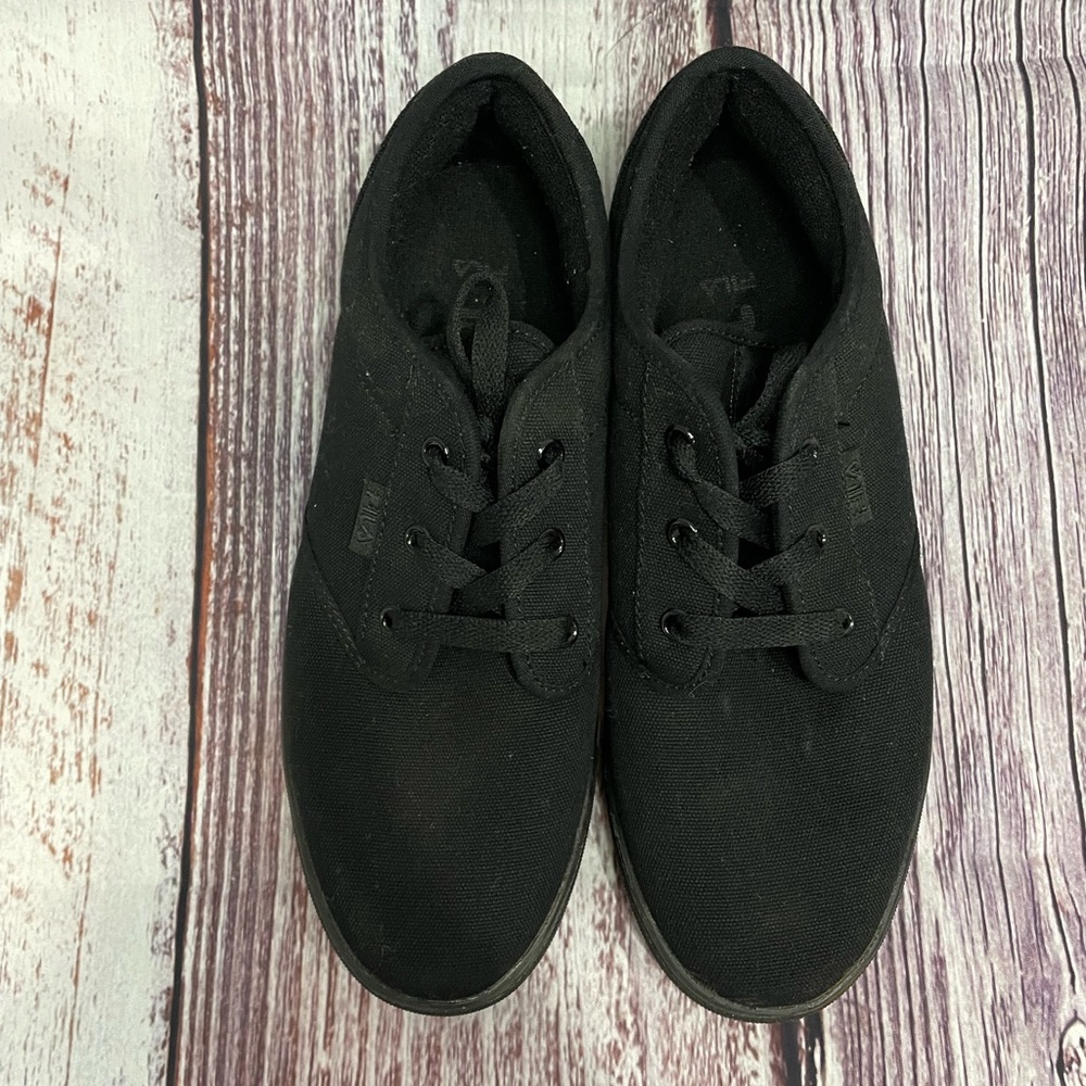 Black Canvas Fila Sneakers Men’s Size 7 - Picture 2 of 12